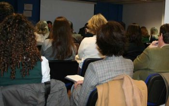 publico-de-espaldas-web