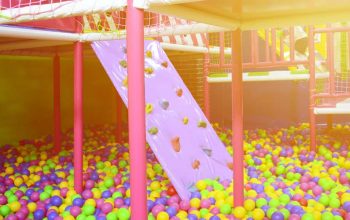 piscina-de-bolas-sin-niños-web